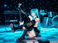 萌新推特00後露臉網紅美少女▌白莉愛吃巧克力▌Cos初音未來 香艷酥乳粉嫩白虎演唱會 精美私拍