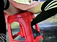 來自女兒的第一次口、足交，戶外商業街的內射，對白刺激！