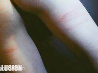 八月【重磅福利】SM大神ILLUSION 調教COS女奴福利集，各種性虐蘿莉美少女，屁股都拍紅再操