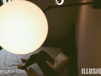 八月【重磅福利】SM大神ILLUSION 調教COS女奴福利集，各種性虐蘿莉美少女，屁股都拍紅再操