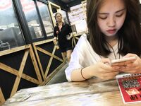 因為長得像王祖賢所以在學校挺火的搶手大一新生妹被校內老司機拿下啪啪露臉自拍無套內射