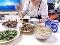 海角社區小叔亂倫 強搞喝醉酒的反差婊新婚嫂子 居然是個極品白虎嫩穴強行插入徹底佔有她從反抗到享受