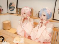 高端ACG業界女神爆機少女▌喵小吉&金魚▌雙模巨獻《從零開始的女體盛宴》超色情舔乳磨穴