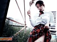 露臉才是王道！推特清純大波翹臀奔放正妹輝夜姬私拍各種反人類調教群P喝尿炮擊多人顏射場面令人乍舌