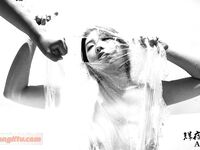 露臉才是王道！推特清純大波翹臀奔放正妹輝夜姬私拍各種反人類調教群P喝尿炮擊多人顏射場面令人乍舌