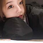 露臉才是王道！推特清純大波翹臀奔放正妹輝夜姬私拍各種反人類調教群P喝尿炮擊多人顏射場面令人乍舌