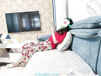 【原創】小侄女正在向最完美的母狗邁進，對人心的把控讓我把她隨意拿捏