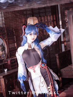 蘿莉嫩妹@超級美穴@白莉愛吃巧克力之甘雨