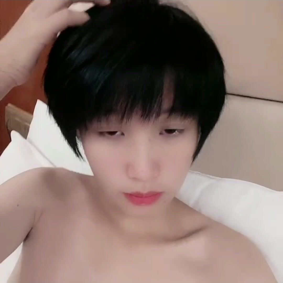 極品蘿莉音聲控露臉反差小嫩妹【比心陪玩小雪】私人高價定製紫薇裸身完成任務 (38)