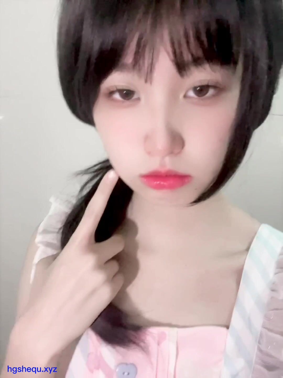 極品蘿莉音聲控露臉反差小嫩妹【比心陪玩小雪】私人高價定製紫薇裸身完成任務 (41)