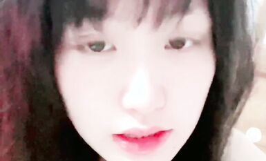 極品蘿莉音聲控露臉反差小嫩妹【比心陪玩小雪】私人高價定製紫薇裸身完成任務 (43)