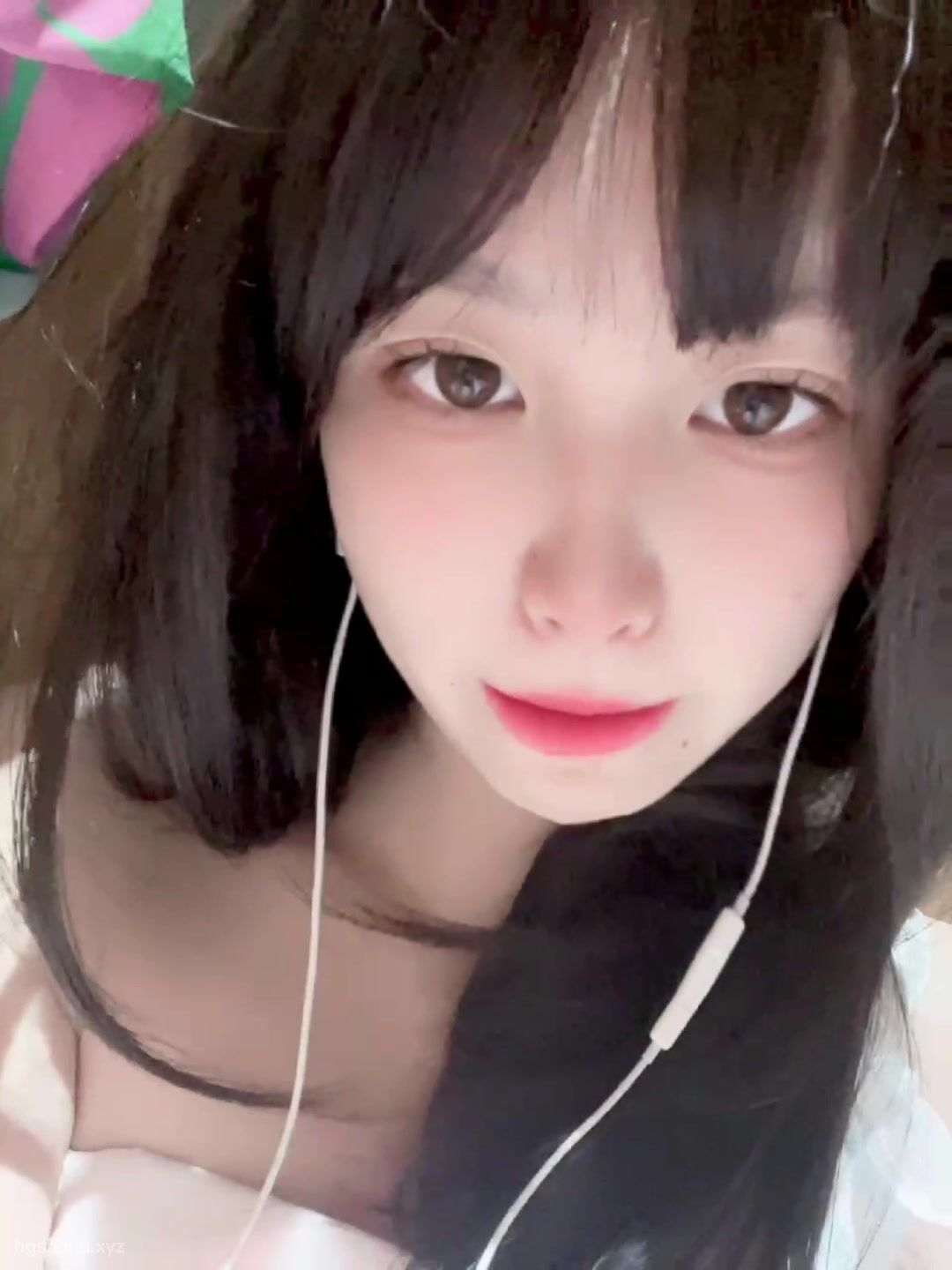 極品蘿莉音聲控露臉反差小嫩妹【比心陪玩小雪】私人高價定製紫薇裸身完成任務 (44)