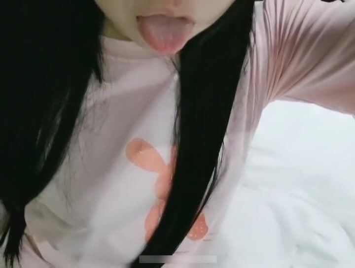 微博紅人極品小嫩比【三寸蘿莉再次翻車】V信群會員福利紫薇潮噴灌腸鴛鴦浴足交 (3)