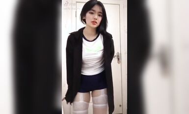 皮皮蝦網紅純欲女神【在下小羊】人前傲女，人後母狗，被金主包養定製私拍各種裸舞紫薇視頻207V (1)