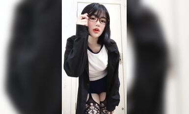 皮皮蝦網紅純欲女神【在下小羊】人前傲女，人後母狗，被金主包養定製私拍各種裸舞紫薇視頻207V (10)