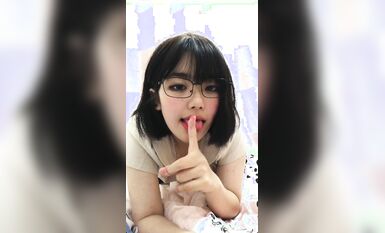 皮皮蝦網紅純欲女神【在下小羊】人前傲女，人後母狗，被金主包養定製私拍各種裸舞紫薇視頻207V (105)