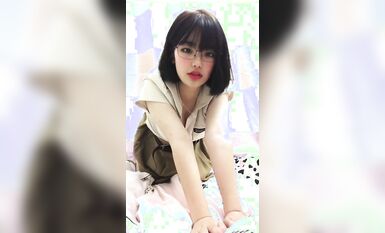 皮皮蝦網紅純欲女神【在下小羊】人前傲女，人後母狗，被金主包養定製私拍各種裸舞紫薇視頻207V (106)