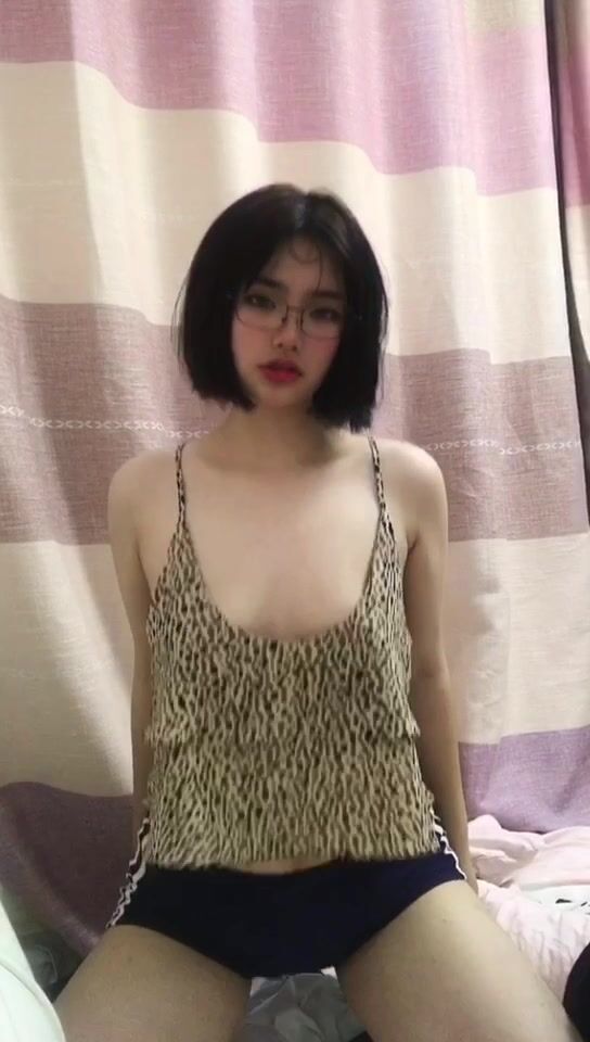 皮皮蝦網紅純欲女神【在下小羊】人前傲女，人後母狗，被金主包養定製私拍各種裸舞紫薇視頻207V (116)