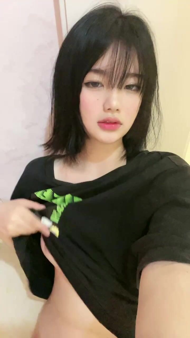 皮皮蝦網紅純欲女神【在下小羊】人前傲女，人後母狗，被金主包養定製私拍各種裸舞紫薇視頻207V (136)