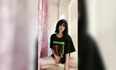 皮皮蝦網紅純欲女神【在下小羊】人前傲女，人後母狗，被金主包養定製私拍各種裸舞紫薇視頻207V (144)