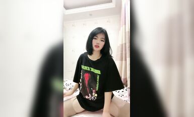 皮皮蝦網紅純欲女神【在下小羊】人前傲女，人後母狗，被金主包養定製私拍各種裸舞紫薇視頻207V (158)
