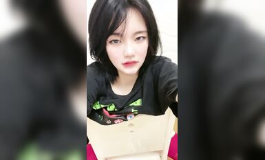 皮皮蝦網紅純欲女神【在下小羊】人前傲女，人後母狗，被金主包養定製私拍各種裸舞紫薇視頻207V (159)