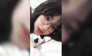 皮皮蝦網紅純欲女神【在下小羊】人前傲女，人後母狗，被金主包養定製私拍各種裸舞紫薇視頻207V (164)