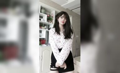 皮皮蝦網紅純欲女神【在下小羊】人前傲女，人後母狗，被金主包養定製私拍各種裸舞紫薇視頻207V (17)