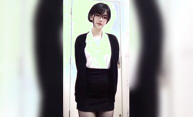 皮皮蝦網紅純欲女神【在下小羊】人前傲女，人後母狗，被金主包養定製私拍各種裸舞紫薇視頻207V (170)