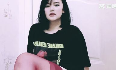 皮皮蝦網紅純欲女神【在下小羊】人前傲女，人後母狗，被金主包養定製私拍各種裸舞紫薇視頻207V (176)