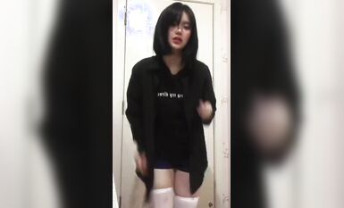 皮皮蝦網紅純欲女神【在下小羊】人前傲女，人後母狗，被金主包養定製私拍各種裸舞紫薇視頻207V (177)