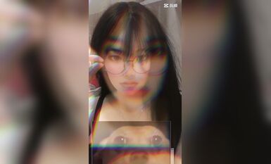 皮皮蝦網紅純欲女神【在下小羊】人前傲女，人後母狗，被金主包養定製私拍各種裸舞紫薇視頻207V (198)