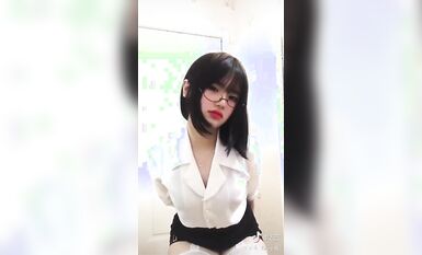 皮皮蝦網紅純欲女神【在下小羊】人前傲女，人後母狗，被金主包養定製私拍各種裸舞紫薇視頻207V (2)