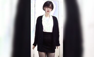 皮皮蝦網紅純欲女神【在下小羊】人前傲女，人後母狗，被金主包養定製私拍各種裸舞紫薇視頻207V (20)