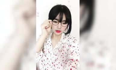 皮皮蝦網紅純欲女神【在下小羊】人前傲女，人後母狗，被金主包養定製私拍各種裸舞紫薇視頻207V (22)