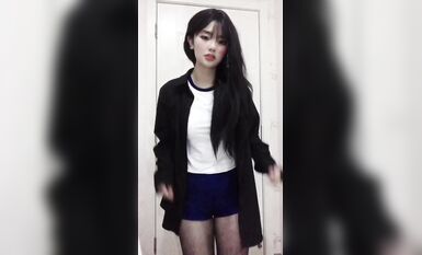 皮皮蝦網紅純欲女神【在下小羊】人前傲女，人後母狗，被金主包養定製私拍各種裸舞紫薇視頻207V (24)