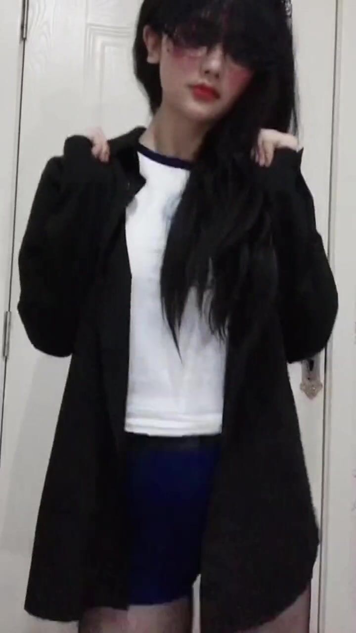 皮皮蝦網紅純欲女神【在下小羊】人前傲女，人後母狗，被金主包養定製私拍各種裸舞紫薇視頻207V (25)