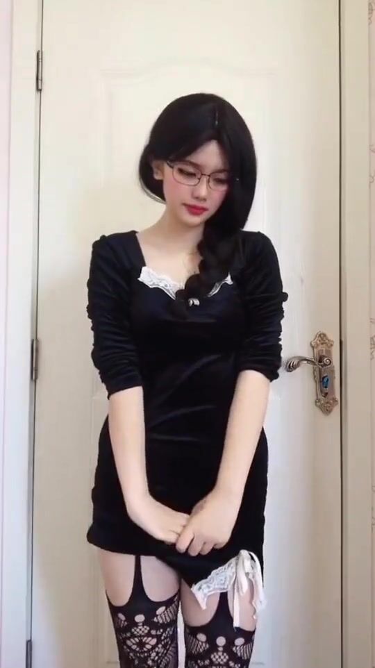 皮皮蝦網紅純欲女神【在下小羊】人前傲女，人後母狗，被金主包養定製私拍各種裸舞紫薇視頻207V (3)