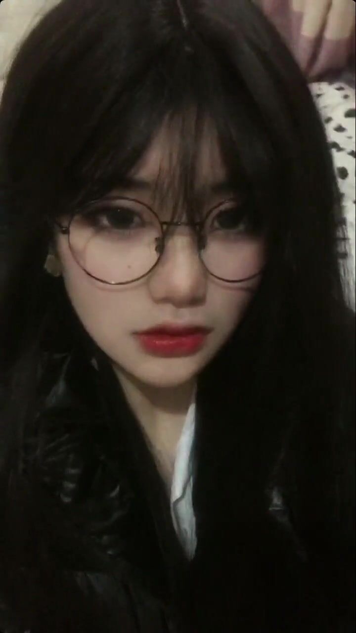 皮皮蝦網紅純欲女神【在下小羊】人前傲女，人後母狗，被金主包養定製私拍各種裸舞紫薇視頻207V (31)