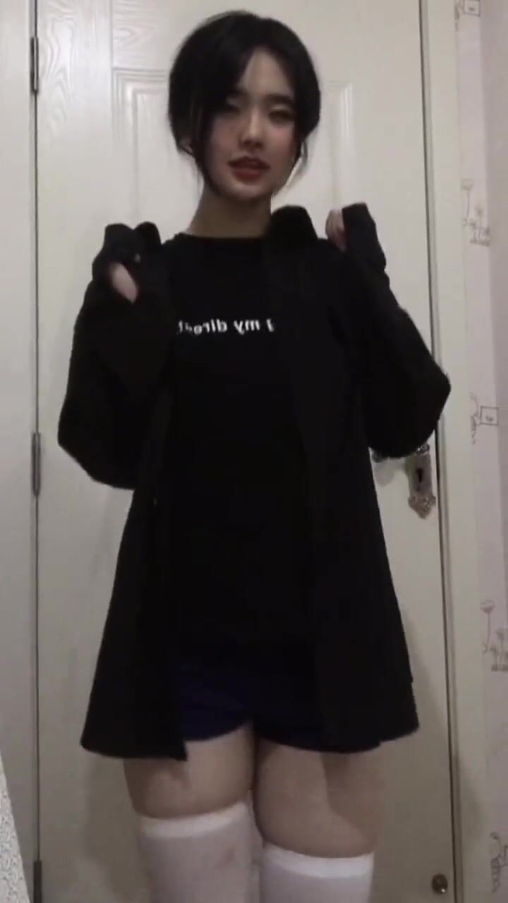 皮皮蝦網紅純欲女神【在下小羊】人前傲女，人後母狗，被金主包養定製私拍各種裸舞紫薇視頻207V (32)