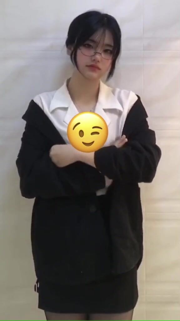 皮皮蝦網紅純欲女神【在下小羊】人前傲女，人後母狗，被金主包養定製私拍各種裸舞紫薇視頻207V (36)