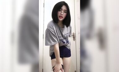 皮皮蝦網紅純欲女神【在下小羊】人前傲女，人後母狗，被金主包養定製私拍各種裸舞紫薇視頻207V (40)