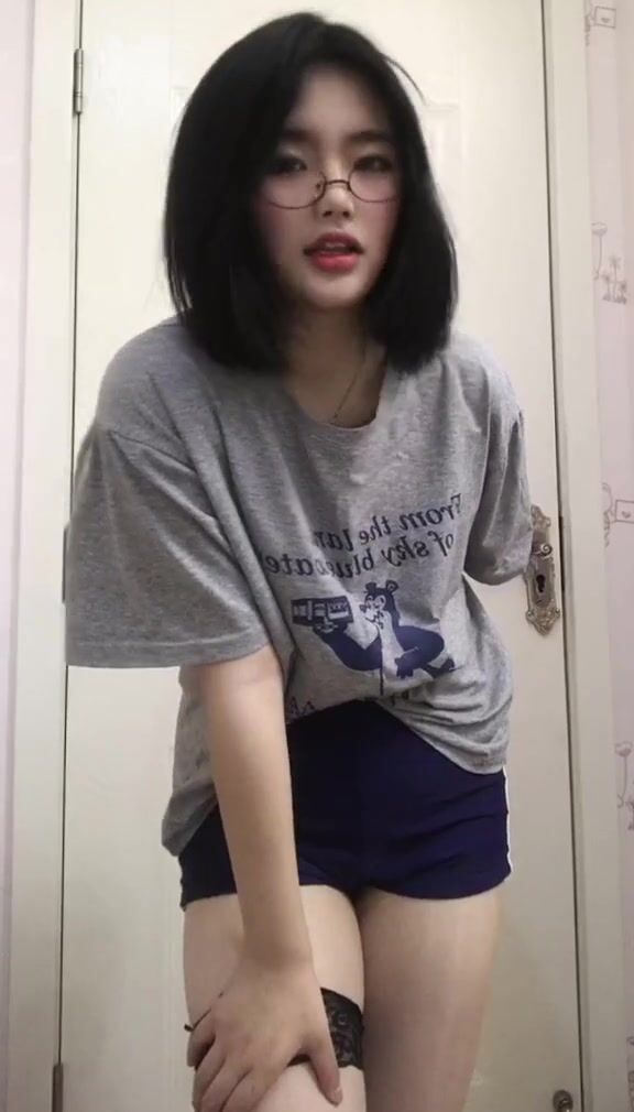 皮皮蝦網紅純欲女神【在下小羊】人前傲女，人後母狗，被金主包養定製私拍各種裸舞紫薇視頻207V (40)