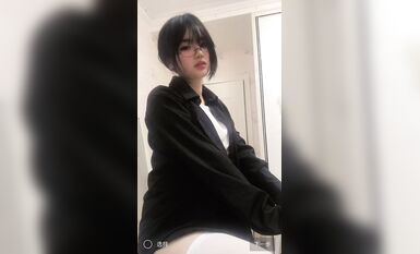 皮皮蝦網紅純欲女神【在下小羊】人前傲女，人後母狗，被金主包養定製私拍各種裸舞紫薇視頻207V (41)