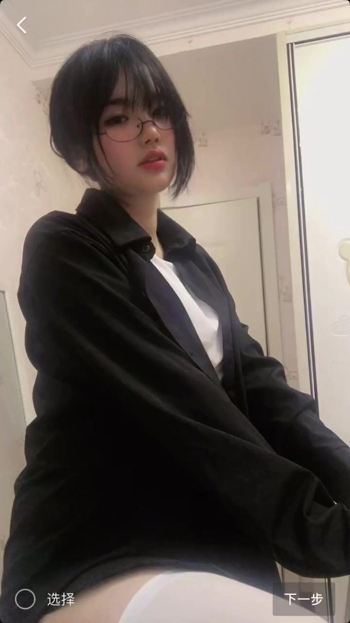 皮皮蝦網紅純欲女神【在下小羊】人前傲女，人後母狗，被金主包養定製私拍各種裸舞紫薇視頻207V (41)