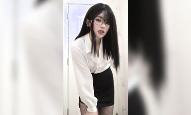 皮皮蝦網紅純欲女神【在下小羊】人前傲女，人後母狗，被金主包養定製私拍各種裸舞紫薇視頻207V (43)