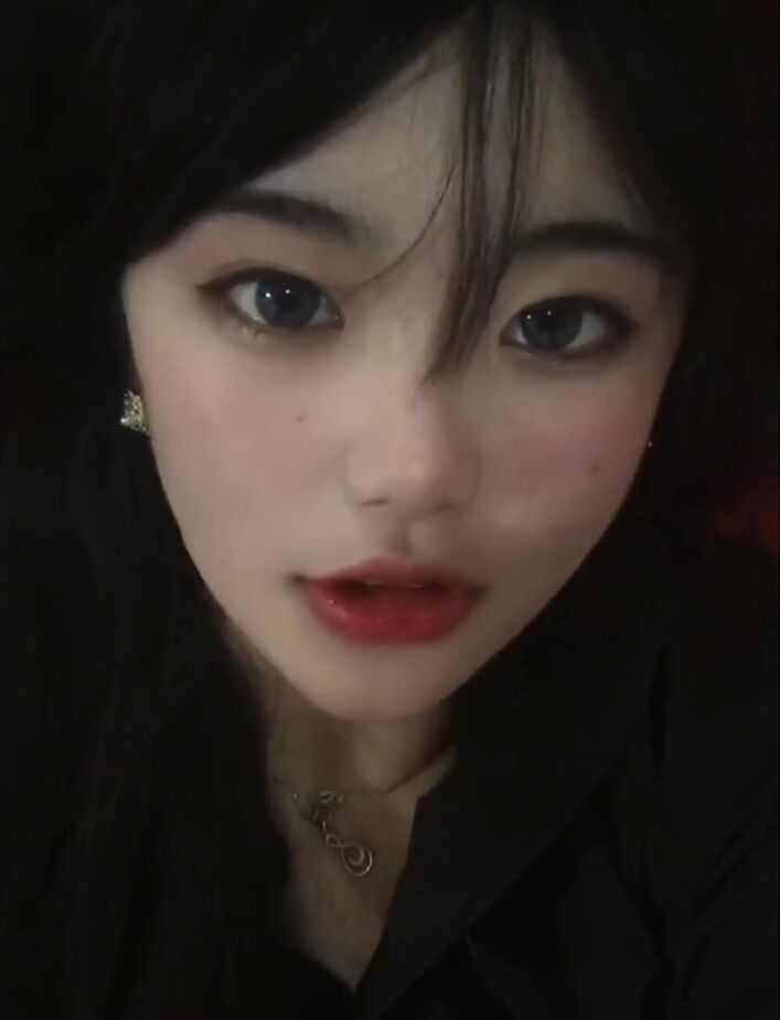 皮皮蝦網紅純欲女神【在下小羊】人前傲女，人後母狗，被金主包養定製私拍各種裸舞紫薇視頻207V (48)