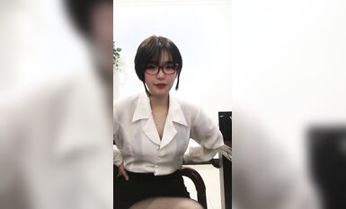 皮皮蝦網紅純欲女神【在下小羊】人前傲女，人後母狗，被金主包養定製私拍各種裸舞紫薇視頻207V (5)