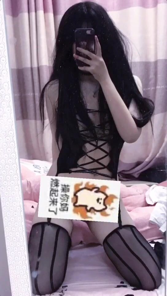 皮皮蝦網紅純欲女神【在下小羊】人前傲女，人後母狗，被金主包養定製私拍各種裸舞紫薇視頻207V (53)