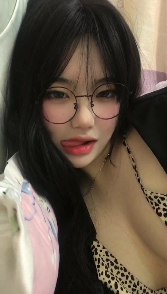 皮皮蝦網紅純欲女神【在下小羊】人前傲女，人後母狗，被金主包養定製私拍各種裸舞紫薇視頻207V (63)